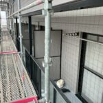 アパートの大規模修繕に伴う防鳥ネット設置工事