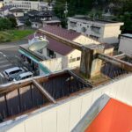 店舗 大型看板へのハト対策施工