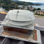 工場屋根の排煙ルーフファンへのハト侵入防止対策